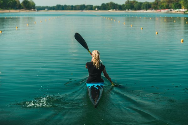 Quels sont les meilleurs itinéraires pour une randonnée en kayak dans les lacs de Finlande?